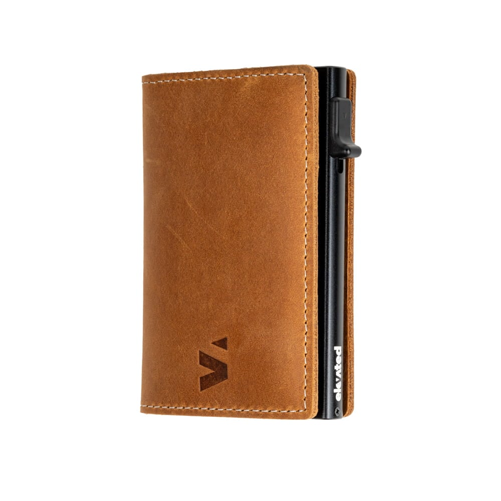 KT003-Kaarditasku-Elevated-Slim-2.0-light-brown-nahast-esivaade