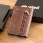 KT006 - Elevated-plus-2.1-kaarditasku-beige-brown-tagumine-pool