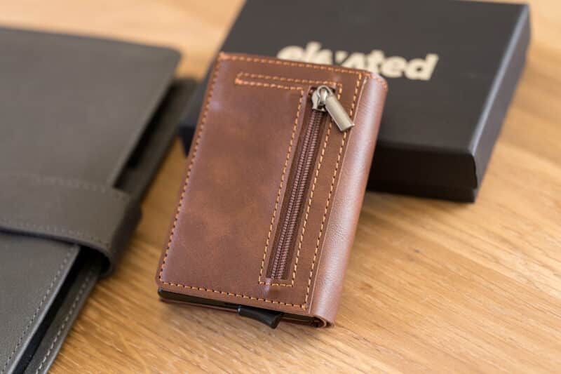 KT006 - Elevated-plus-2.1-kaarditasku-beige-brown-tagumine-pool