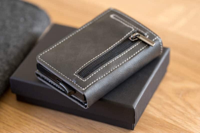 KT006 - Elevated-plus-2.1-kaarditasku-signal-black-tagumine-pool