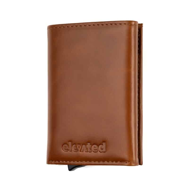 KT008 – Täisnahast kaarditasku Elevated Premium 1.0 otsevaates-valgel-taustal - dark orange brown