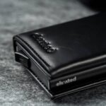 KT008 - Täisnahast kaarditasku - Elevated Premium 1.0 - Black - closeup