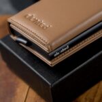 Kaarditasku Elevated Ultimate 1.0 kt009 brown beige lähedalt