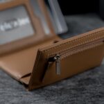 Kaarditasku Elevated Ultimate 1.0 kt009 brown beige münditasku lähedalt