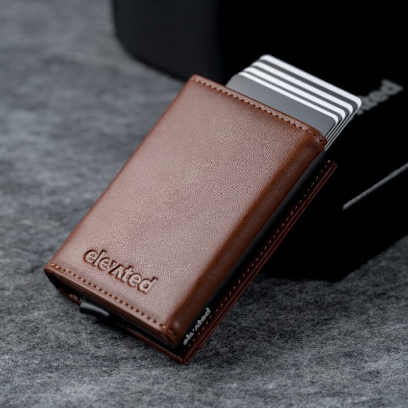 Kaarditasku Elevated Ultimate 1.0 kt009 chestnut brown pop-up funktsionaalsus lähedalt