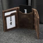 Elevated Plus 2.2 kaarditasku Chocolate Brown – sularahatasku eurodega lahivaates, pruun taisnahk meestele