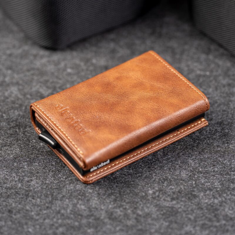 Kaarditasku Elevated Plus 2.15 Copper Brown, suletud, nurga alt
